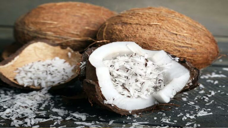 Dry Coconut: ఎండు కొబ్బరి తినడం వల్ల ఆ ప్రమాదాల బారి నుంచి బయటపడొచ్చు..