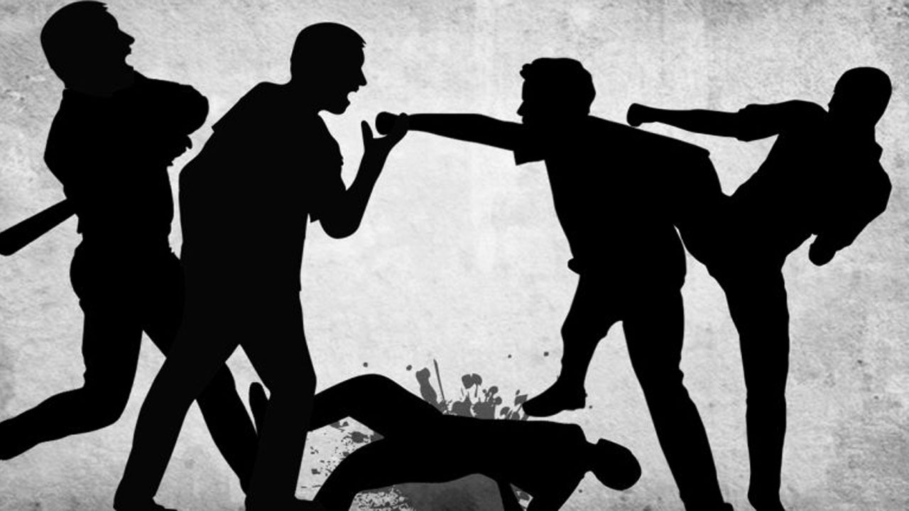 Crime News: రూ.9వేల కోసం బావా బావమరిదిల మధ్య వివాదం.. ఒకరి హత్య, మరో ముగ్గురికి కత్తిపోట్లు