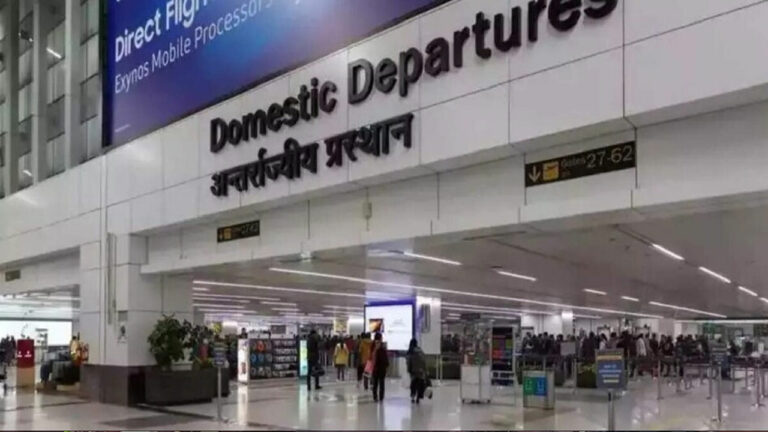 Delhi Airport: ఢిల్లీ ఎయిర్ పోర్ట్⁬లో విద్యుత్ బంద్.. ప్రయాణికులు ఇబ్బందులు