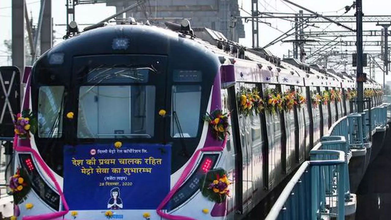 Driverless Metro: డ్రైవర్ లేకుండానే నడవనున్న మెట్రో రైలు.. ఎక్కడో తెలుసా..?