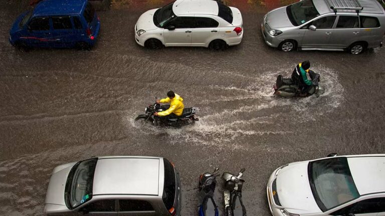 Flood: అరుణాచల్ ప్రదేశ్‌ను ముంచెత్తిన వరదలు.. ఇళ్లు, వాహనాలు ధ్వంసం