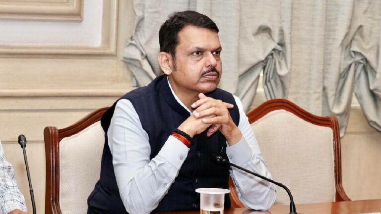 Devendra Fadnavis:  బీజేపీ పరాజయానికి బాధ్యత నాదే.. డిప్యూటీ సీఎంకు పదవికి రాజీనామా..?
