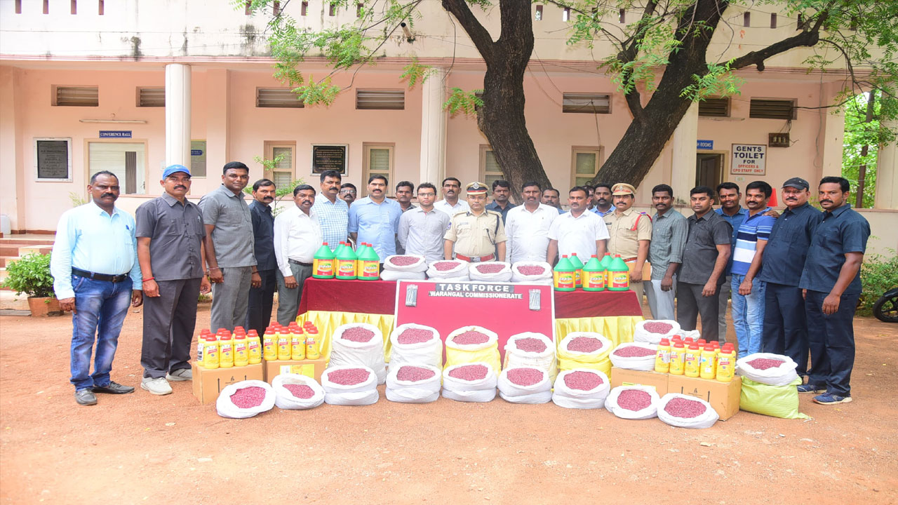 Fake Seeds: భారీ స్థాయిలో నకిలీ పత్తి విత్తనాలు పట్టివేత