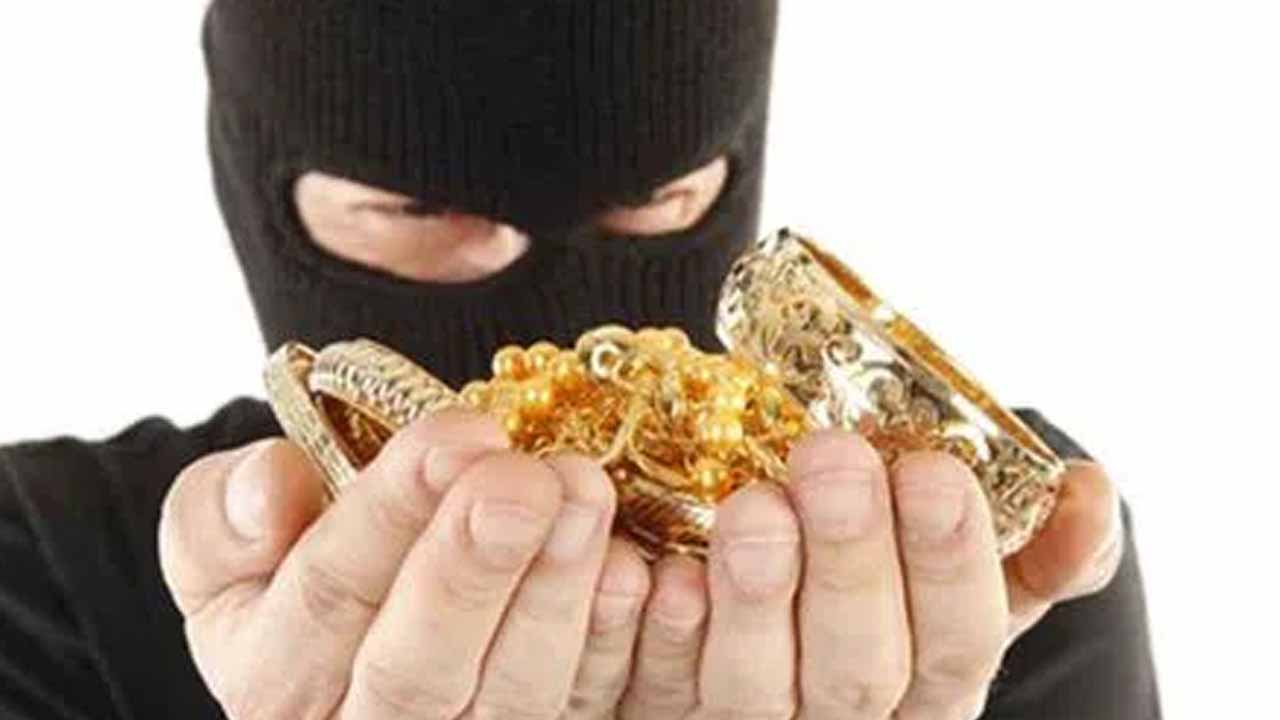 Fake Gold: తక్కువ ధరకు బంగారం.. రూ.1.1 కోట్లు టోకరా