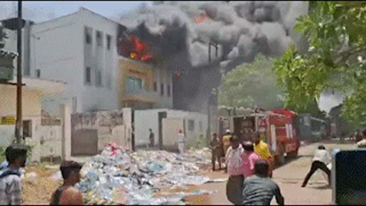 Fire Accident: ఘజియాబాద్⁭లోని కెమికల్ ఫ్యాక్టరీలో భారీ అగ్నిప్రమాదం..