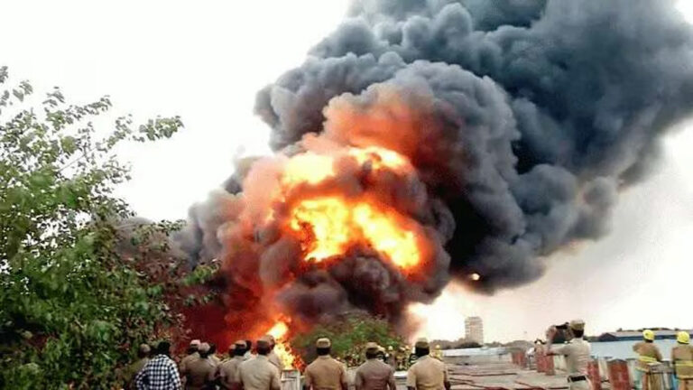 Delhi Fire Accident: ఢిల్లీ ముండ్కాలోని ఎల్‌ఈడీ లైట్ల ఫ్యాక్టరీలో భారీ అగ్ని ప్రమాదం..