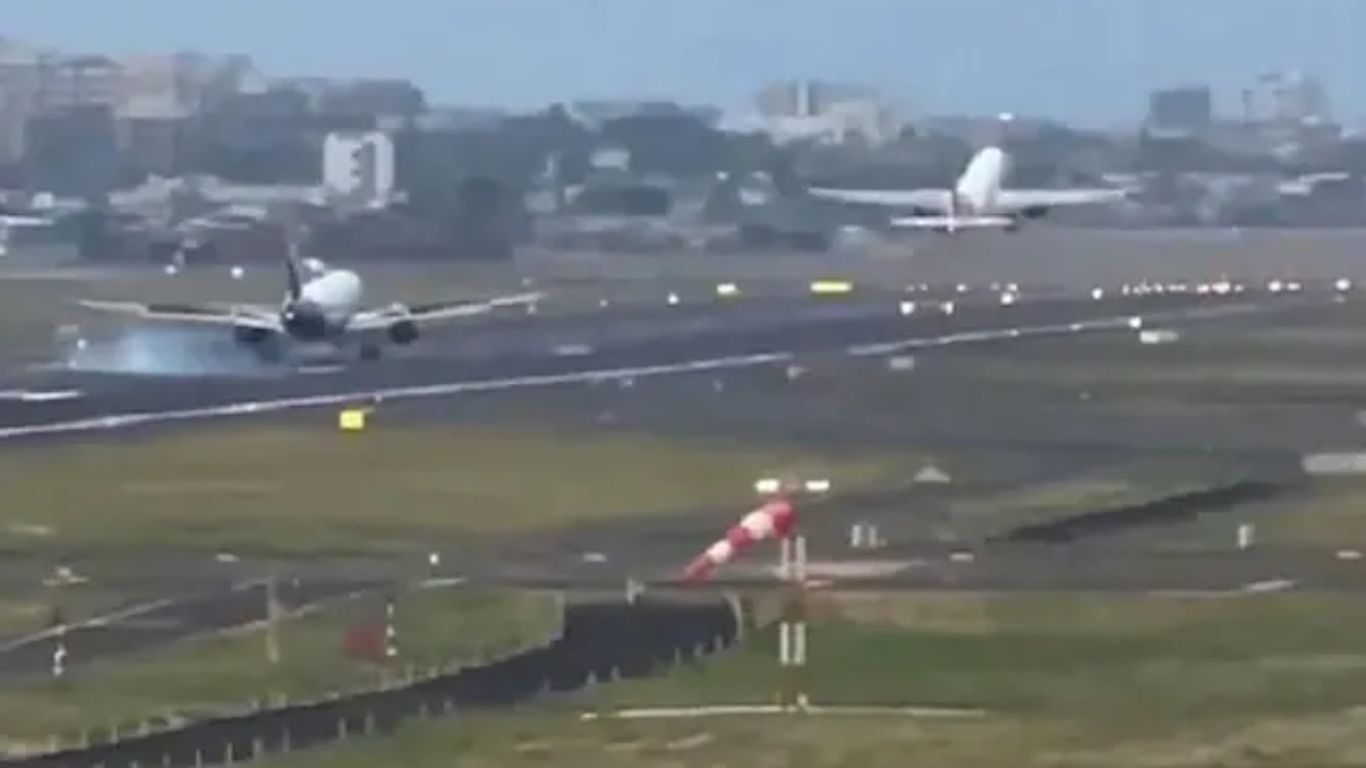 Mumbai Airport Runway: ముంబై ఎయిర్‌పోర్ట్‌ లో త‌ప్పిన ప్ర‌మాదం.. ఒకే ర‌న్‌వేపై రెండు ఫ్లైట్స్..