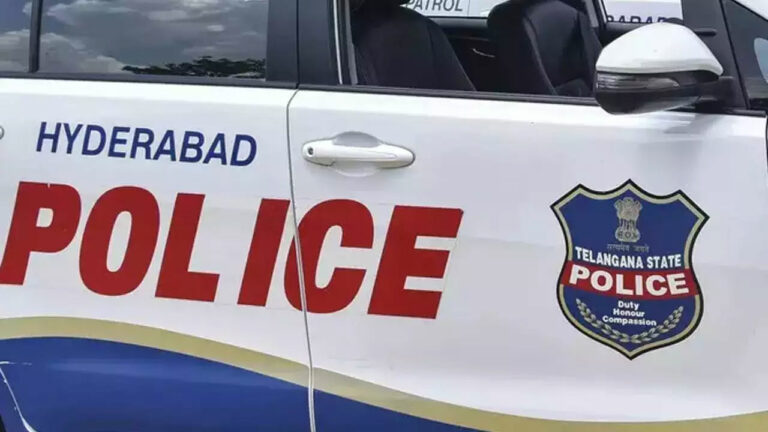 Hyderabad Police: హైదరాబాద్‌లో ఫ్రెండ్లీ పోలీస్ లేదు.. రాత్రి 10:30 దాటితే లాఠీ పోలీసే..