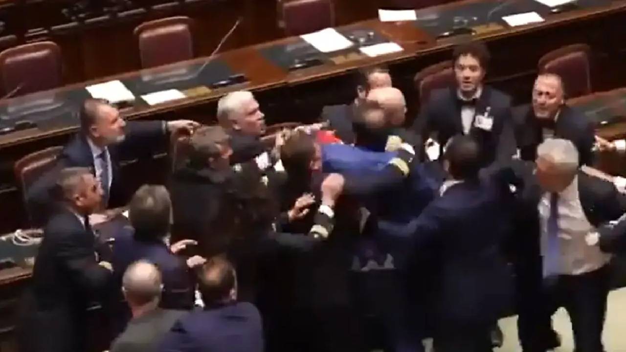 Italy: ఇటలీ పార్లమెంట్‌లో ఎంపీల ఫైట్..జీ-7కి ముందు ఘటన..