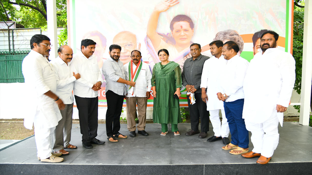 BRS MLA Joins Congress: బీఆర్‌ఎస్‌కు షాక్‌.. కాంగ్రెస్‌లో చేరిన మరో ఎమ్మెల్యే