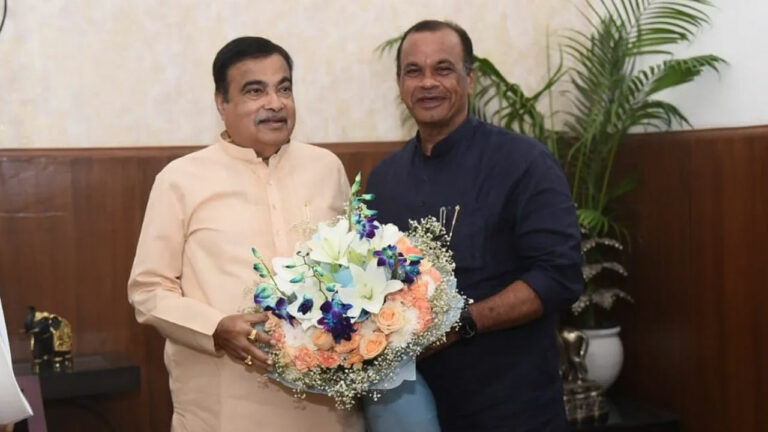 Komatireddy Venkat Reddy: హైదరాబాద్-విజయవాడ హైవేను 6 లైన్ల రహదారిగా మార్చాలని కోరాం..