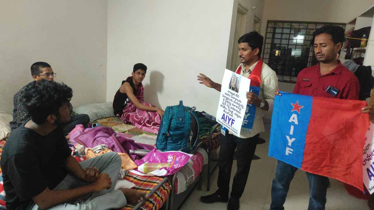 Illness for Students: అస్వస్థతకు గురైన విద్యార్థులు.. 40 మందికి వాంతులు, విరోచనాలు..