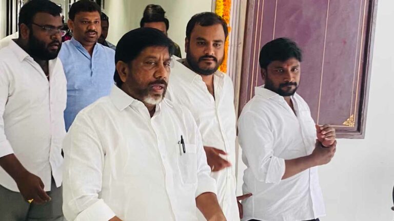 Mallu Bhatti Vikramarka: అత్యాచార బాధితురాలు ఈశ్వరమ్మను పరామర్శించిన భట్టి విక్రమార్క..