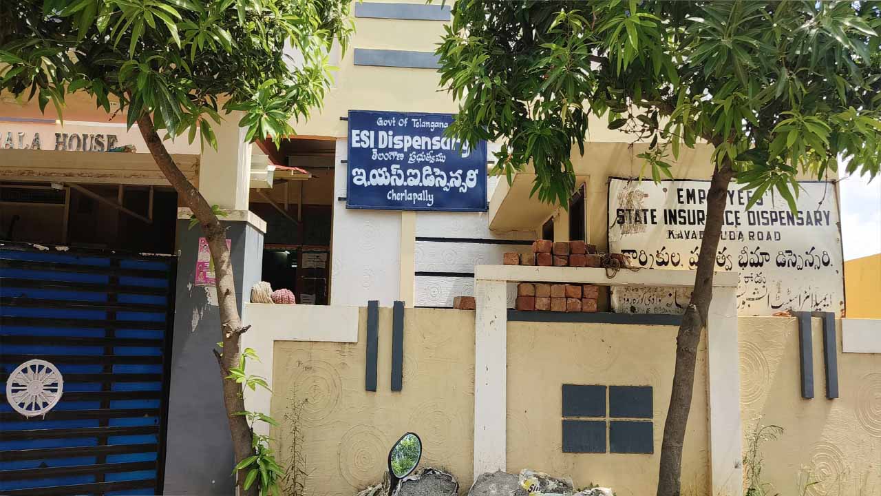 ESI Hospital: దిక్కున్న చోట చెప్పుకోండి.. ఈఎస్ఐలో రోగులపై సిబ్బంది జులుం