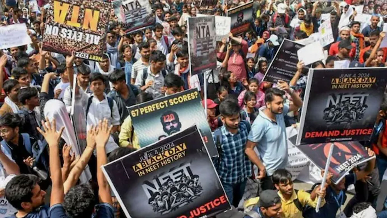 Supreme Court: కోటా ఆత్మహత్యలకు సంబంధం లేదు.. నీట్ పిటిషన్లపై చురకలు