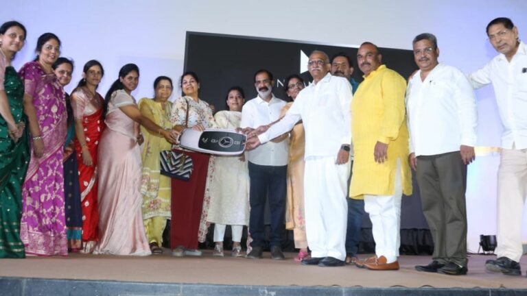 Nandamuri Vasundhara: నందమూరి వసుంధర చేతుల మీదుగా మెర్సిడెస్ బెంజ్ కార్ గెలుచుకుంది ఎవరంటే..?