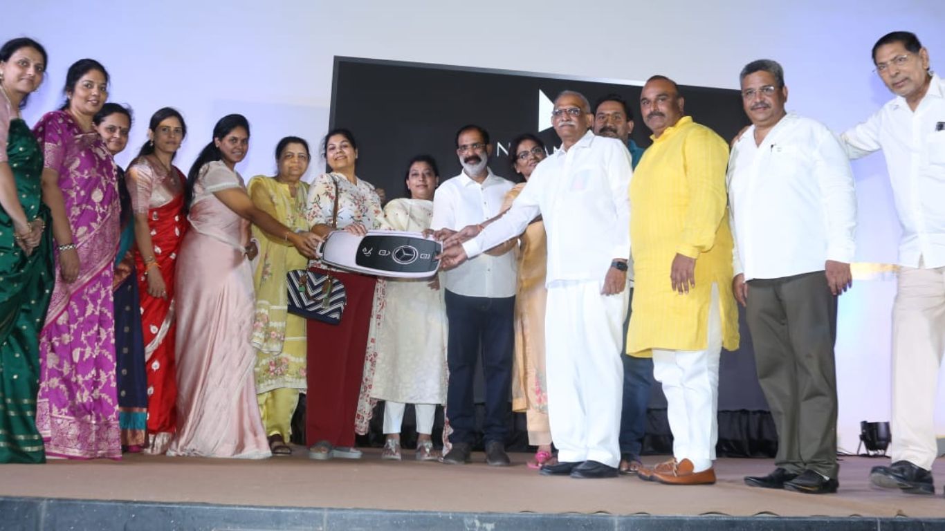 Nandamuri Vasundhara: నందమూరి వసుంధర చేతుల మీదుగా మెర్సిడెస్ బెంజ్ కార్ గెలుచుకుంది ఎవరంటే..?