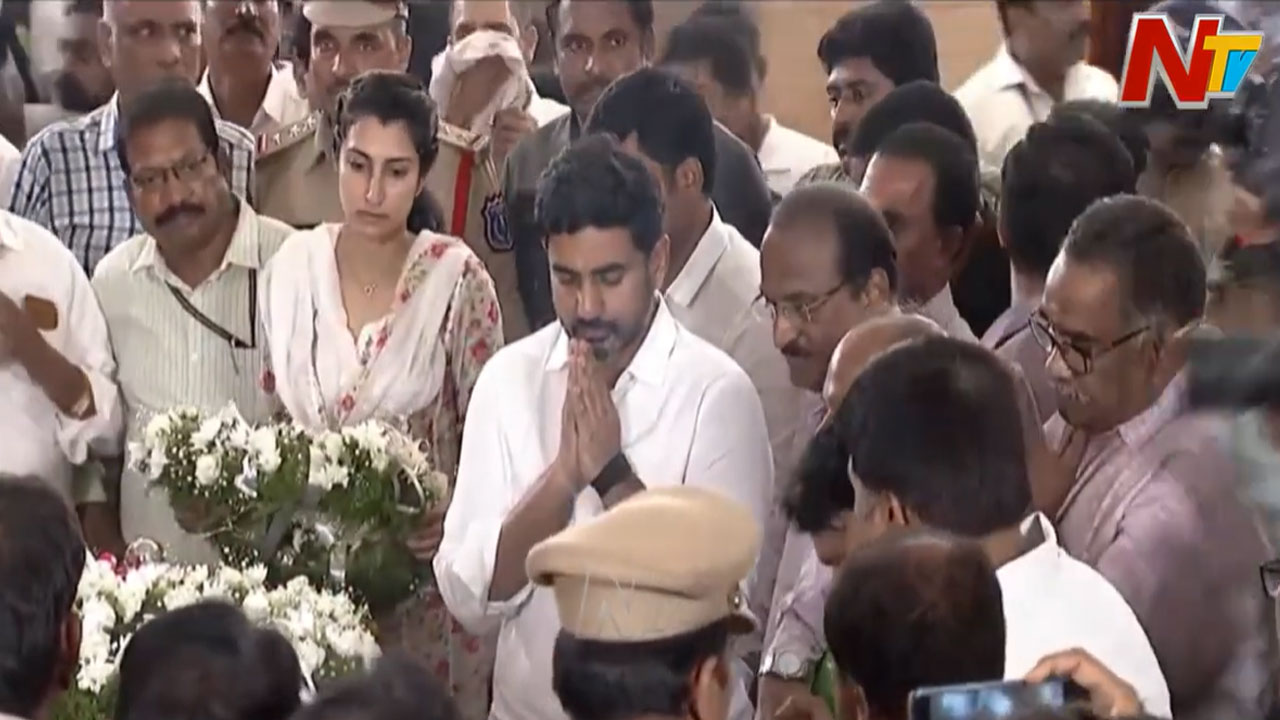 Nara Lokesh: రామోజీరావు పార్థివదేహానికి నారా లోకేష్ దంపతుల నివాళి