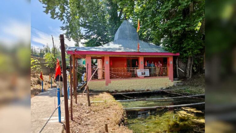 Jammu Kashmir: పుల్వామాలో మూడు దశాబ్దాల తర్వాత తెరుచుకున్న ఆలయ తలుపులు