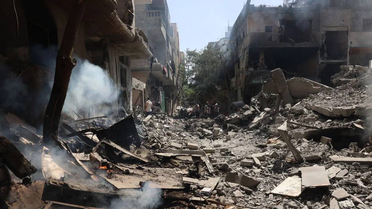 Central Gaza : గాజాలోని శరణార్థుల శిబిరంపై ఇజ్రాయెల్ దాడి.. 94 మంది పాలస్తీనియన్లు మృతి