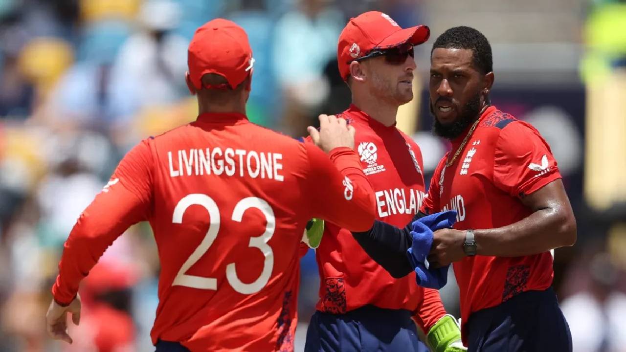 USA vs ENG: చరిత్ర సృష్టించిన ఇంగ్లాండ్‌ బౌలర్.. 5 బంతుల్లో 4 వికెట్లు..