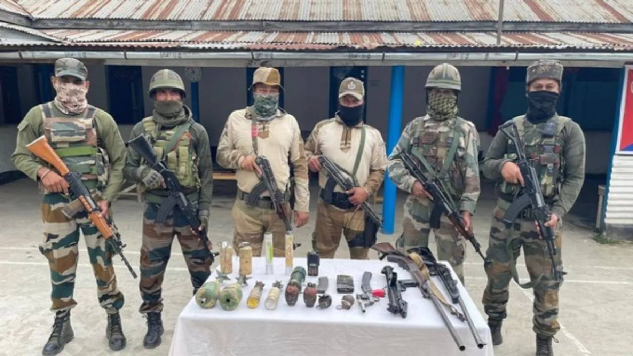 Manipur :మణిపూర్‌లో భారీగా ఆయుధాలు, మందుగుండు సామగ్రి స్వాధీనం..
