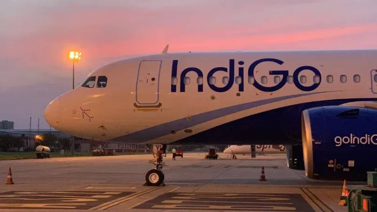 Indigo : ఇండిగో విమానంలో గందరగోళం.. ఏడ్చేసిన ప్రయాణికులు.. 30నిమిషాల పాటు గాల్లోనే చక్కర్లు