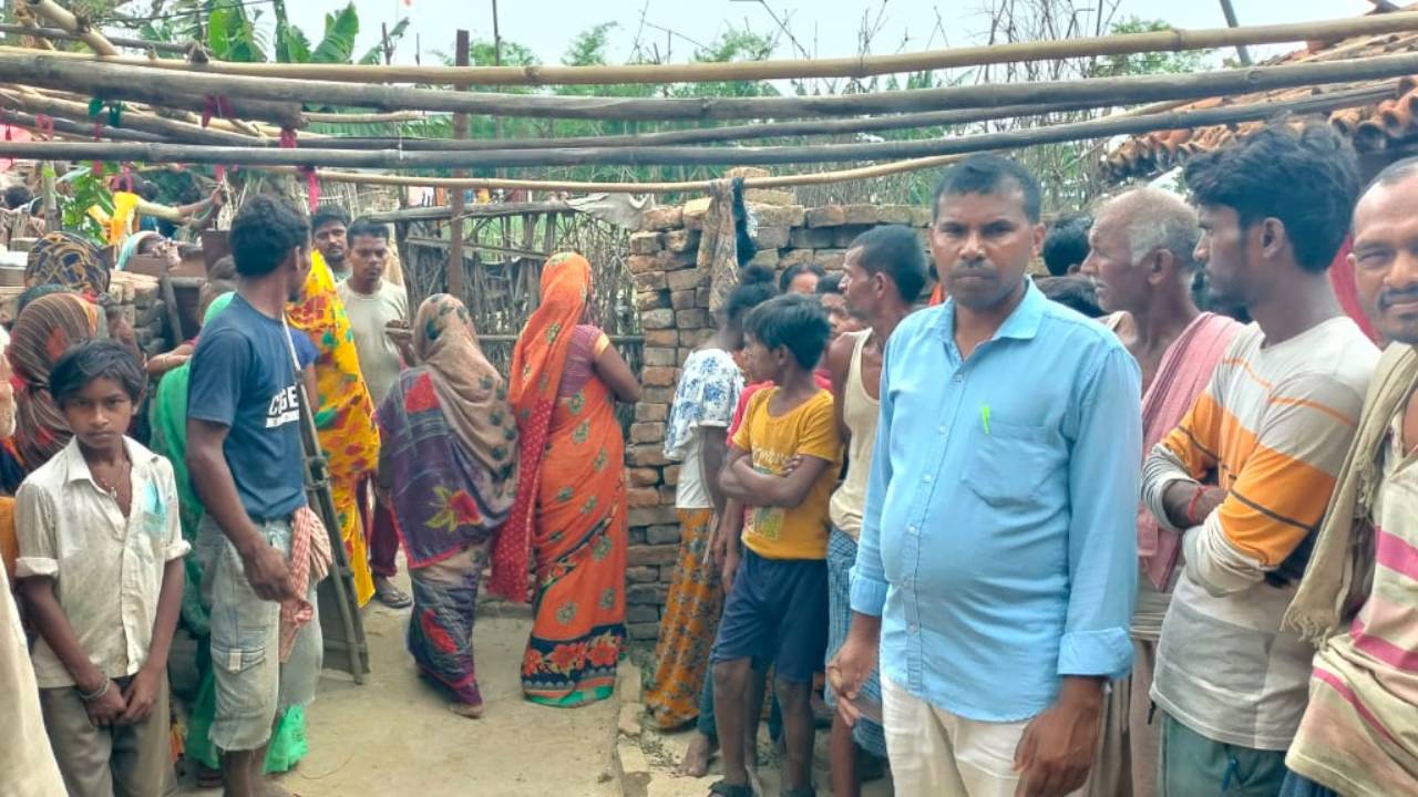 Bihar : తల్లిని గదిలో బంధించి ఇటుకలు, రాళ్లతో దారుణంగా కొట్టి చంపిన కొడుకు