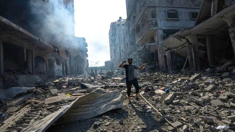 Israel Attack : రఫాలోని సహాయ శిబిరంపై ఇజ్రాయెల్ దాడి.. 25 మంది మృతి, 50 మందికి గాయాలు