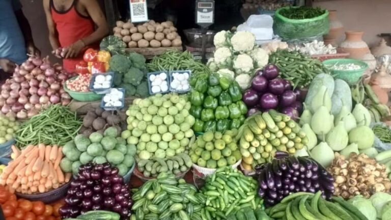 Inflation : సామాన్యులను హడలెత్తిస్తున్న ధరలు..  ఒక్క ఏడాదిలో 65 శాతం పెరుగుదల