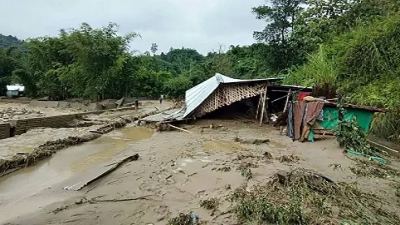 Arunachal Pradesh : అరుణాచల్ ప్రదేశ్‎లో క్లౌడ్ బరస్ట్.. అస్సాంలో 1.17లక్షల మంది బాధితులు