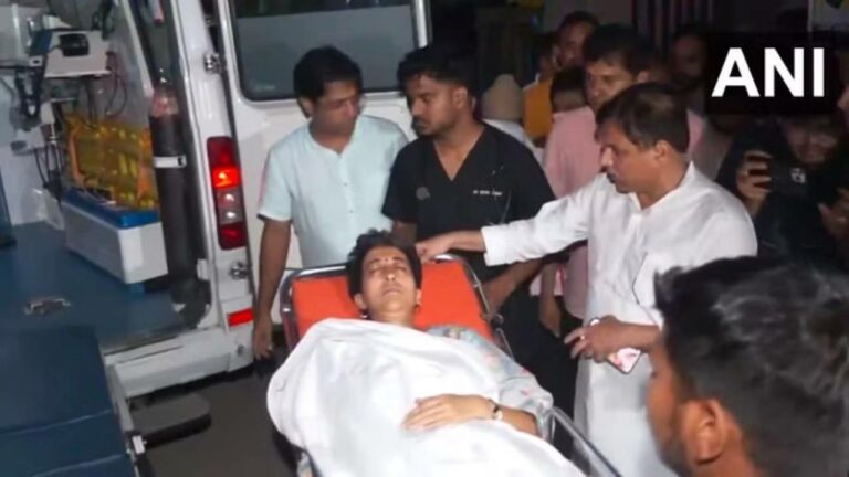 Atishi Hunger Strike: నిరాహారదీక్ష చేస్తున్న మంత్రి అతిషి పరిస్థితి విషమించడంతో ఆస్పత్రికి తరలింపు