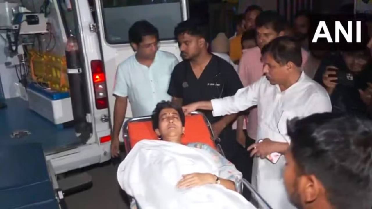 Atishi Hunger Strike: నిరాహారదీక్ష చేస్తున్న మంత్రి అతిషి పరిస్థితి విషమించడంతో ఆస్పత్రికి తరలింపు