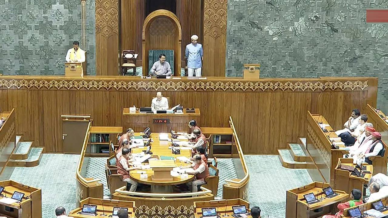 Parliament : పార్లమెంట్ రెండో రోజు సమావేశాలు..ప్రమాణం చేయనున్న రాహుల్, అఖిలేష్, డింపుల్