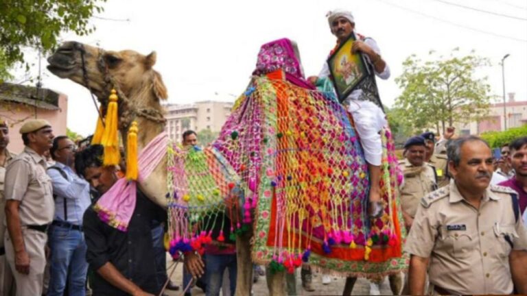 Parliament Session :  ఒంటెపై పార్లమెంటు సమావేశాలకు వచ్చిన ఎంపీ.. అడ్డుకున్న పోలీసులు