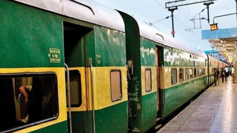 Train Upper Berth: రైలులో ఎగువ బెర్త్ పడిపోవడంతో ప్రయాణికుడి మృతి..లేదు సీటు బాగానే ఉందన్న రైల్వే