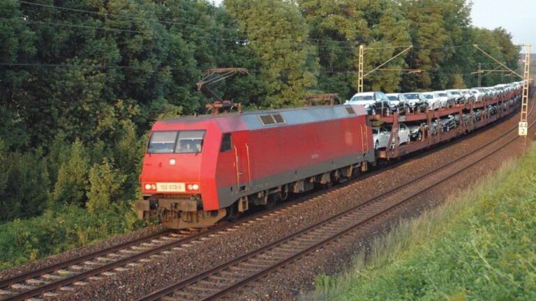 Trains cancelled : వందే భారత్‌తో సహా 22 రైళ్లు రద్దు.. 18 రైళ్ల రూట్ ఛేంజ్