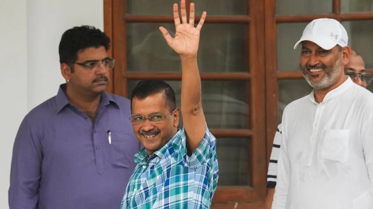 Arvind Kejriwal : రాజ్‌ఘాట్ నుండి తీహార్ వరకు… నేడు కేజ్రీవాల్ షెడ్యూల్‌ ఇదే