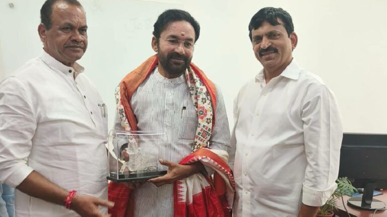Kishan Reddy: కేంద్ర మంత్రి కిషన్ రెడ్డిని కలిసిన రాష్ట్ర మంత్రులు కోమటి రెడ్డి, పొంగులేటి..