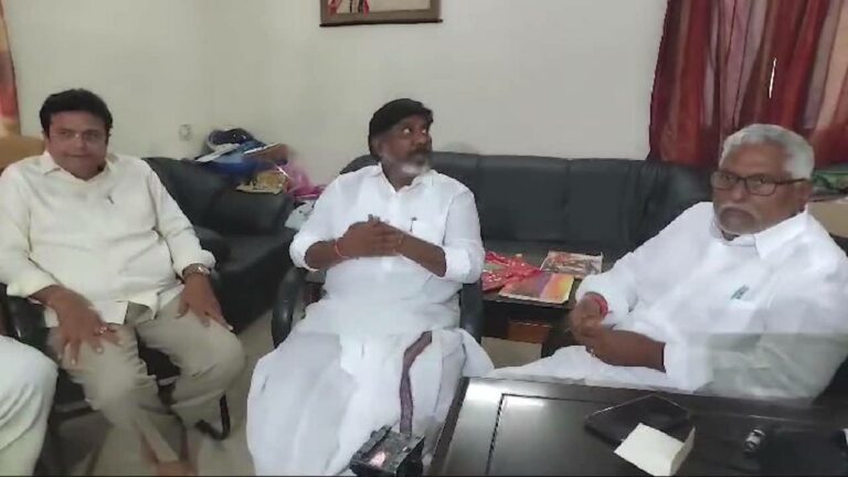 Jeevan Reddy: “కాంగ్రెస్ ని వీడే ప్రసక్తే లేదు”..భట్టి తో భేటీ అనంతరం ఎమ్మెల్సీ జీవన్ రెడ్డి వ్యాఖ్య