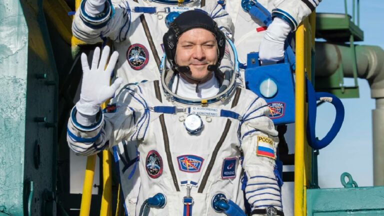 Russia: అంతరిక్షంలో 1000 రోజులు గడిపి..రికార్డు సృష్టించిన మొదటి వ్యక్తి