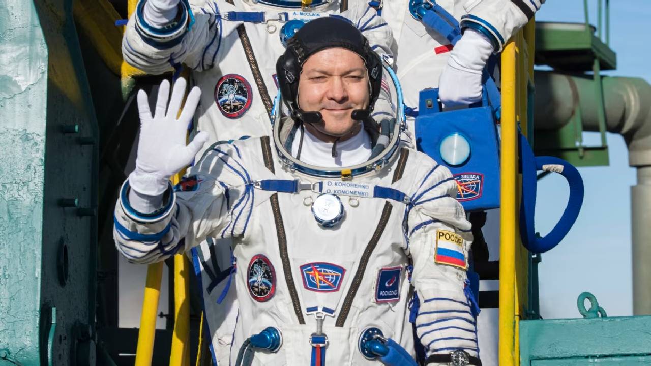 Russia: అంతరిక్షంలో 1000 రోజులు గడిపి..రికార్డు సృష్టించిన మొదటి వ్యక్తి