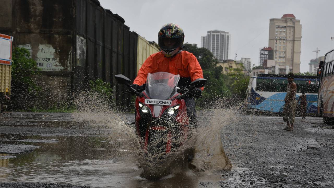 Bike Safety: వర్షాకాలంలో మీ బైక్ పాడవకుండా ఉండాలంటే ఈ జాగ్రత్తలు తప్పనిసరి