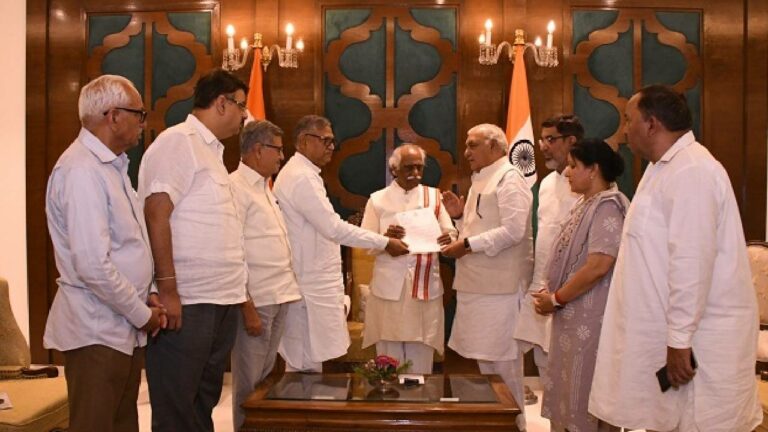 Haryana: ప్రభుత్వాన్ని బర్తరఫ్ చేయాలని కాంగ్రెస్ డిమాండ్.. గవర్నర్ కి వినతి పత్రం