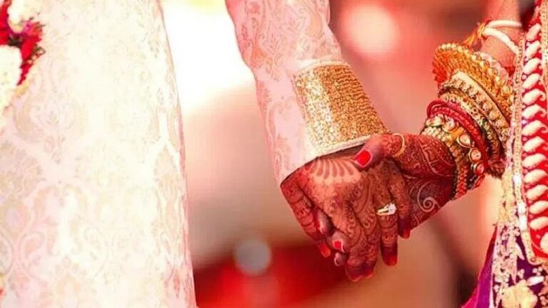 Uttarpradesh : విడాకులు తీసుకున్న 12 ఏళ్ల తర్వాత మళ్లీ ప్రేమించుకుని పెళ్లి చేసుకున్న భార్యాభర్తలు