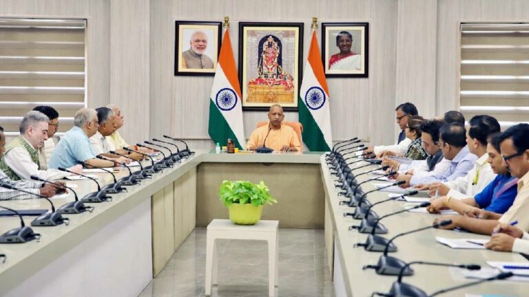 Yogi Adityanath: “నిర్లక్ష్యంగా వ్యవహరిస్తే సహించను”.. అధికారులకు యోగి హెచ్చరిక