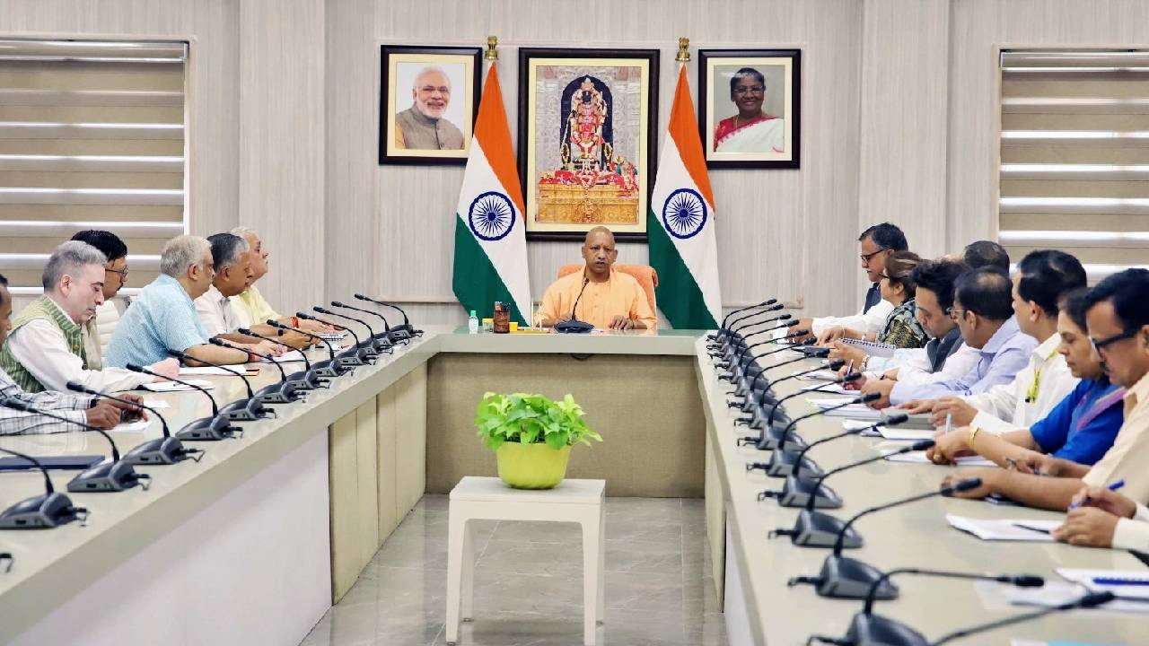 Yogi Adityanath: “నిర్లక్ష్యంగా వ్యవహరిస్తే సహించను”.. అధికారులకు యోగి హెచ్చరిక