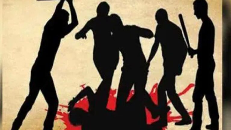 Hyderabad: రెచ్చిపోయిన మాజీ మేయర్ అనుచరులు..పక్కనే ఉన్న పట్టించుకోని ఎమ్మెల్యే