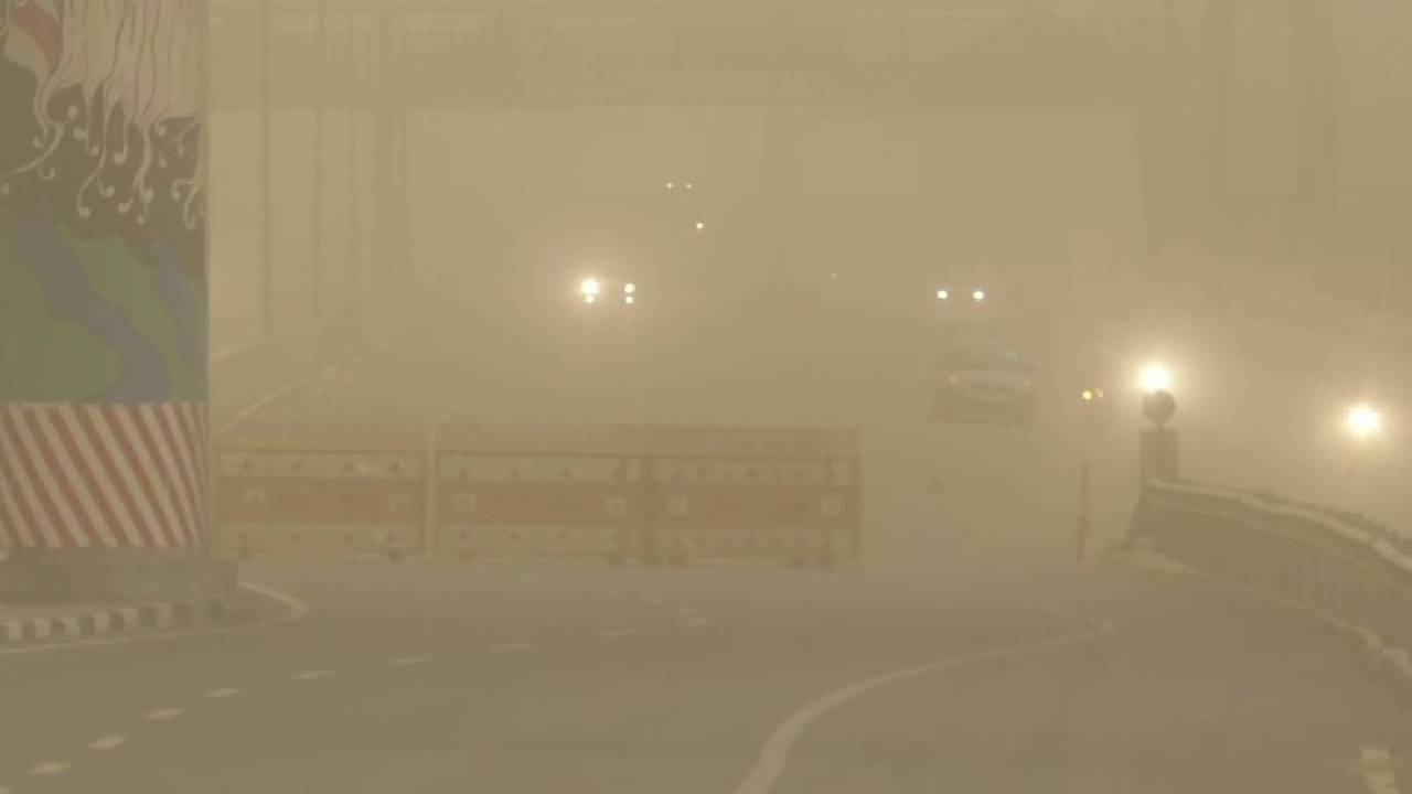 DELHI: ఢిల్లీలో మరోసారి దుమ్ము తుఫాన్, అస్తవ్యస్తమైన జనజీవనం