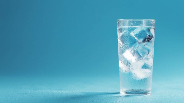 Fridge Water: వామ్మో.. చల్లటి నీటిని తాగడం వల్ల ఇన్ని నష్టాలా..?